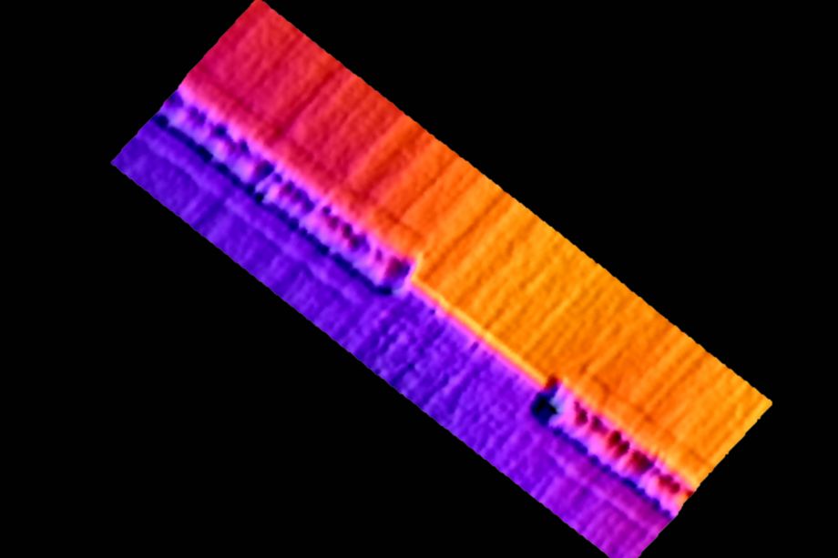 width="920"
